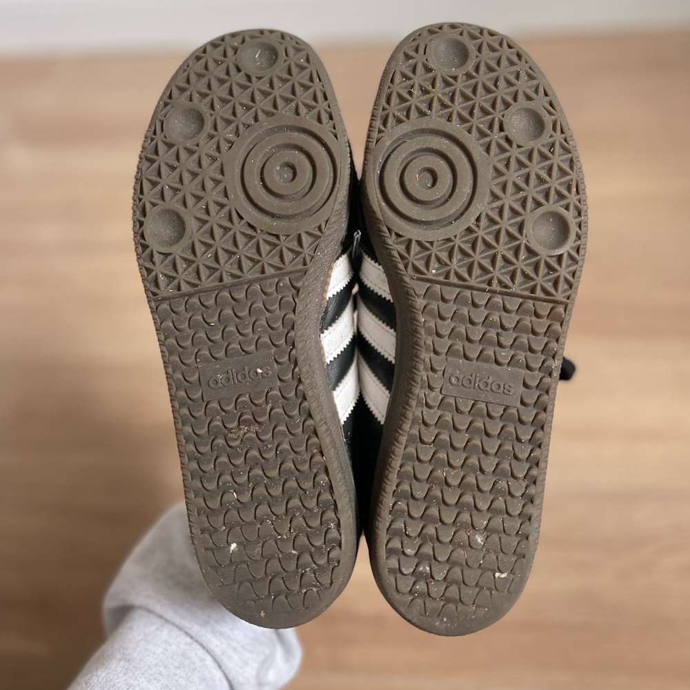 Adidas Samba Women’s size 8.5/9, men’s 7 - Black with white stripes - Picture 12 of 13